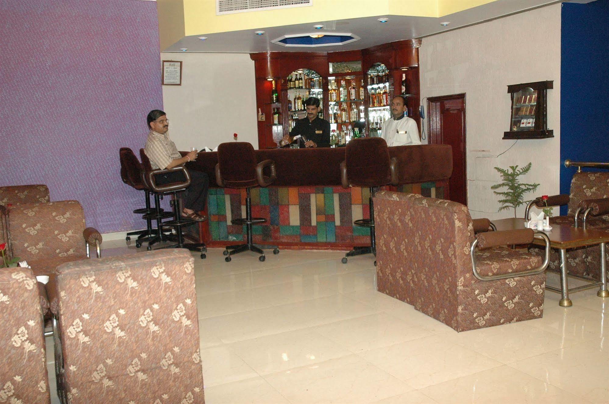 ג'איפור Oyo 18814 Hotel Maya International מראה חיצוני תמונה