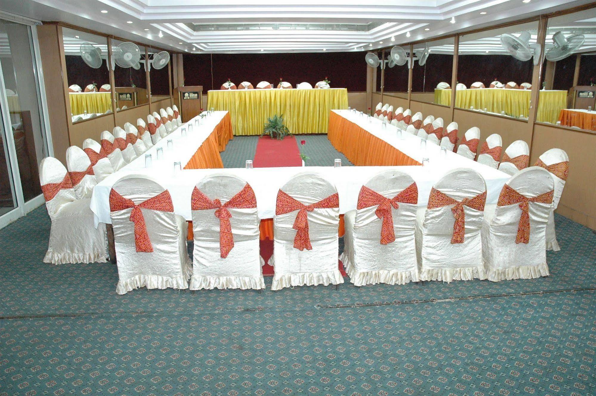 ג'איפור Oyo 18814 Hotel Maya International מראה חיצוני תמונה